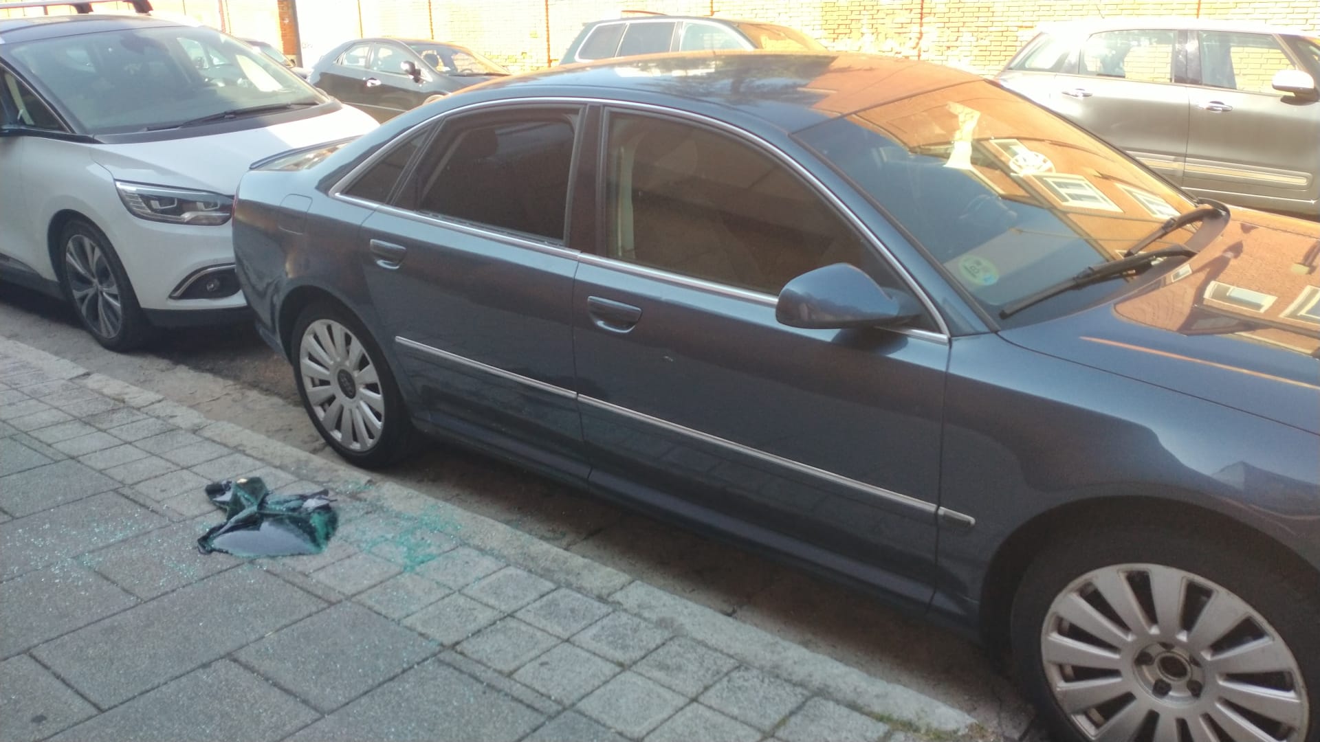 Luna ropa coche